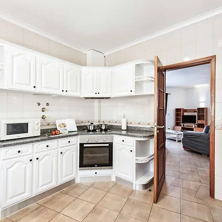 Jasmin Marina Αλμπουφέιρα